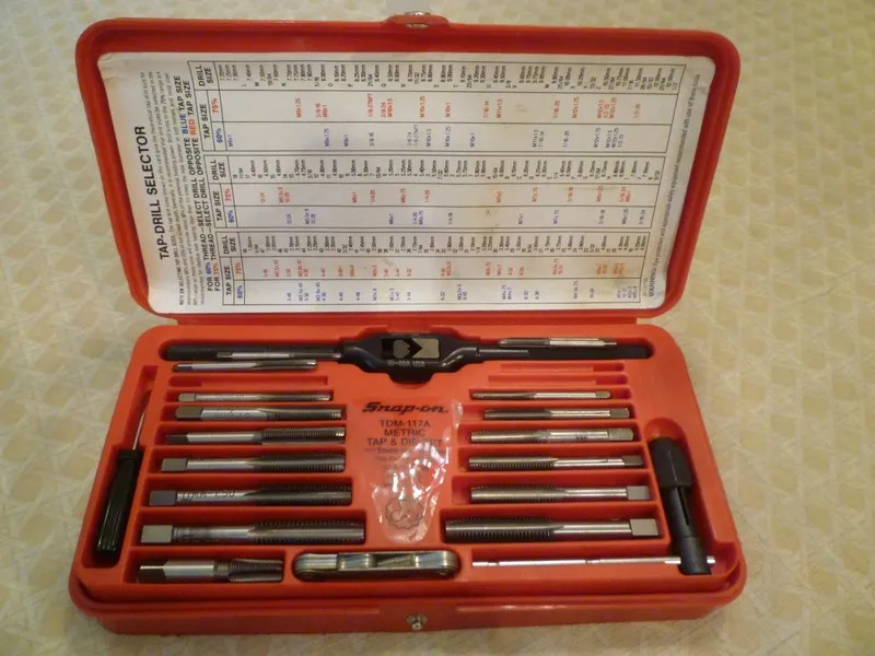Режущий инструмент SNAP-ON METRIC TAP AND DIE SET #TDM117A (MISSING 1 TAP)