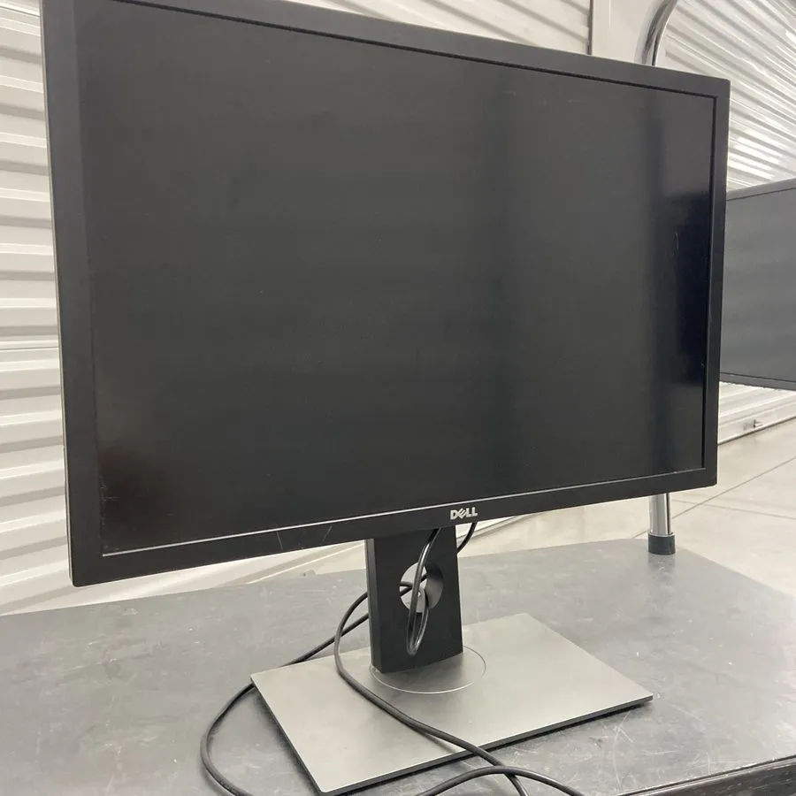 Монитор Grade B Dell UltraSharp UP3017 LED Monitor 30in W/ stand 2560 x 1600 — фото лота 1