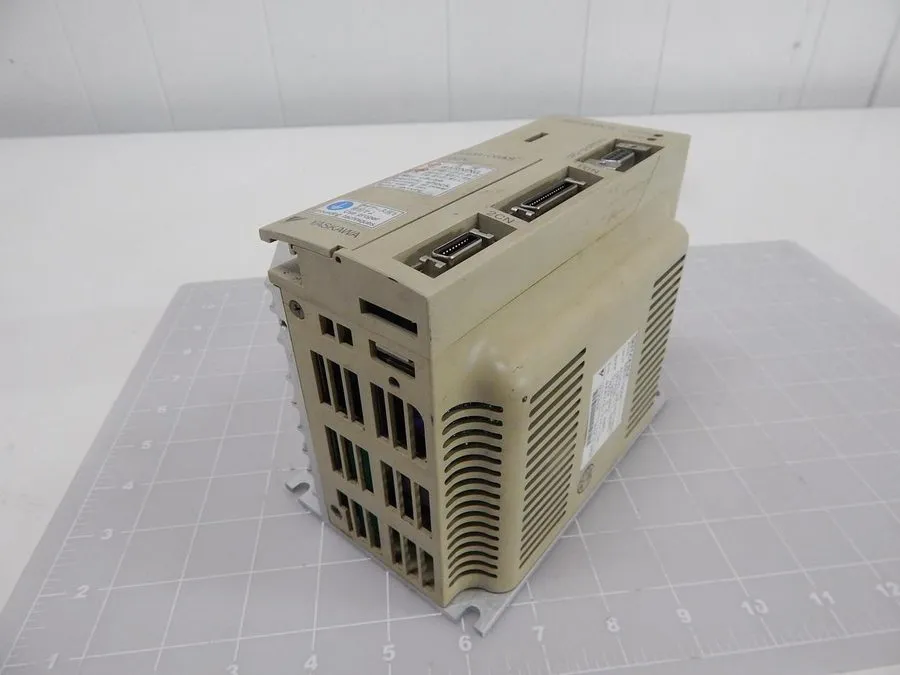 Сервопривод YASKAWA SGDA-08AS SERVOPACK T90577