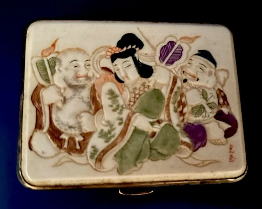 Медицинское оборудование Antique Japanese Silver Cigarette Case C.1900 With Carv — фото лота 1