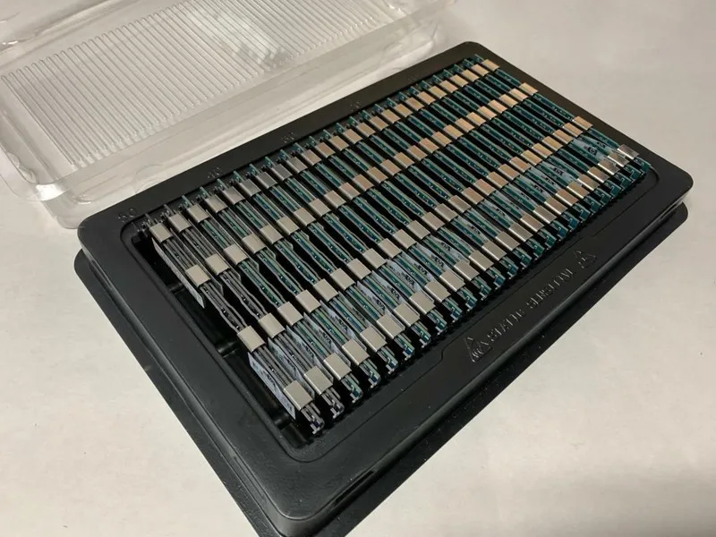 Модуль памяти Hynix 4GB PC3-10600R 1333MHz DDR3 ECC Server RAM HMT151R7TFR4C-H9 