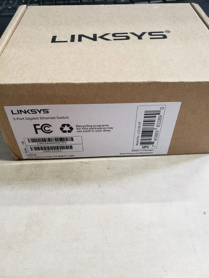 Коммутатор Linksys LGS105 5-Port Gigabit Desktop Ethernet Network Switch