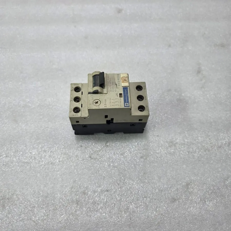 Автоматический выключатель TELEMECANIQUE GV2-RS08 2.5-4A 3P MOTOR CIRCUIT BREAKE — фото лота 1