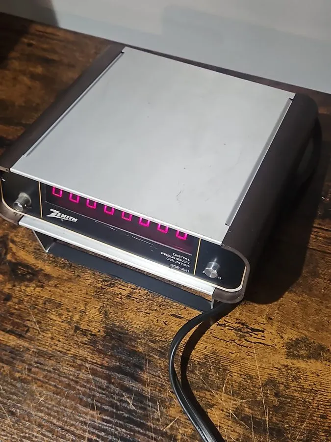 Тестер Zenith 852-241 Digital Frequency Counter — фото лота 1