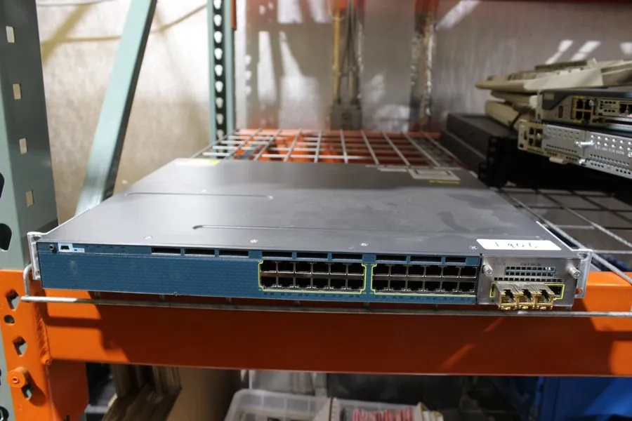 Коммутатор Cisco WS-C3560X-24p-s 3560X Ethernet Switch C3kX-NM-1G