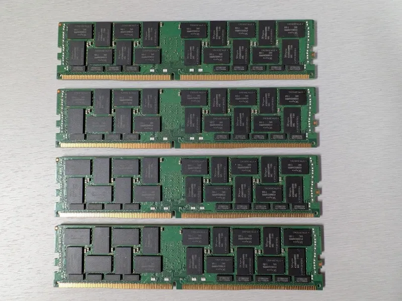Модуль памяти SK hynix 64GB DDR4 LRDIMM ECC Registered PC4-2400T 288-Pin HMAA8GL