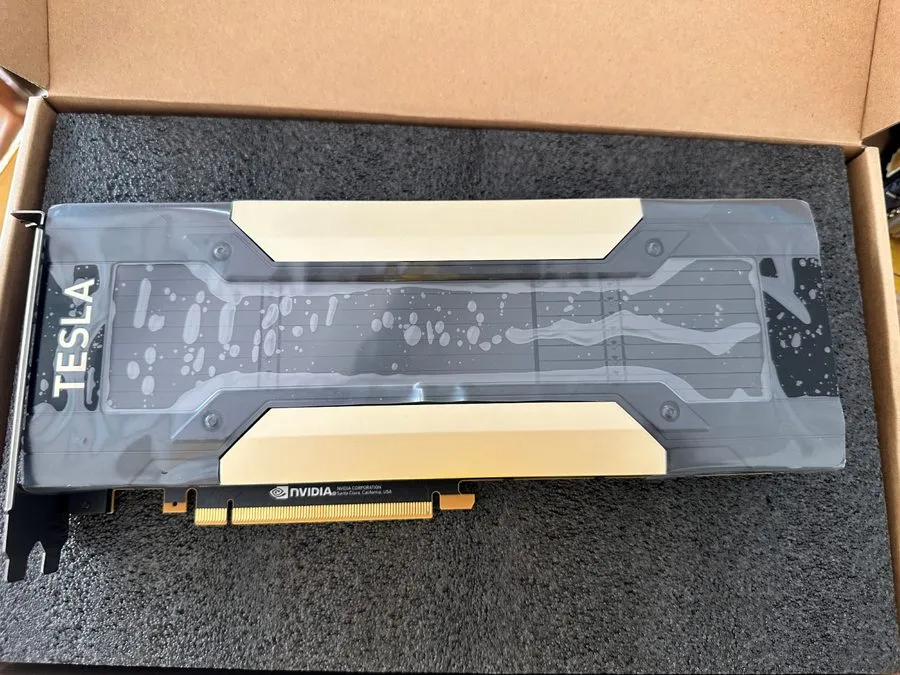 GPU-ускоритель Nvidia Tesla V100 32GB HBM2 PCIE Accelerator GPU 699-2G500-0212-4