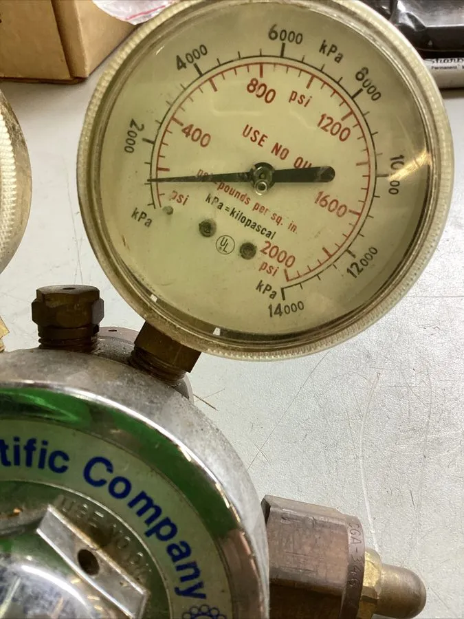 Трубопроводная арматура Fisher Scientific FS-100 CO2 Gas Regulator Compressed Ga