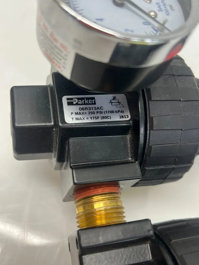Трубопроводная арматура Parker 06F32BC w/ 06R313AC Pressure Regulator and Filter