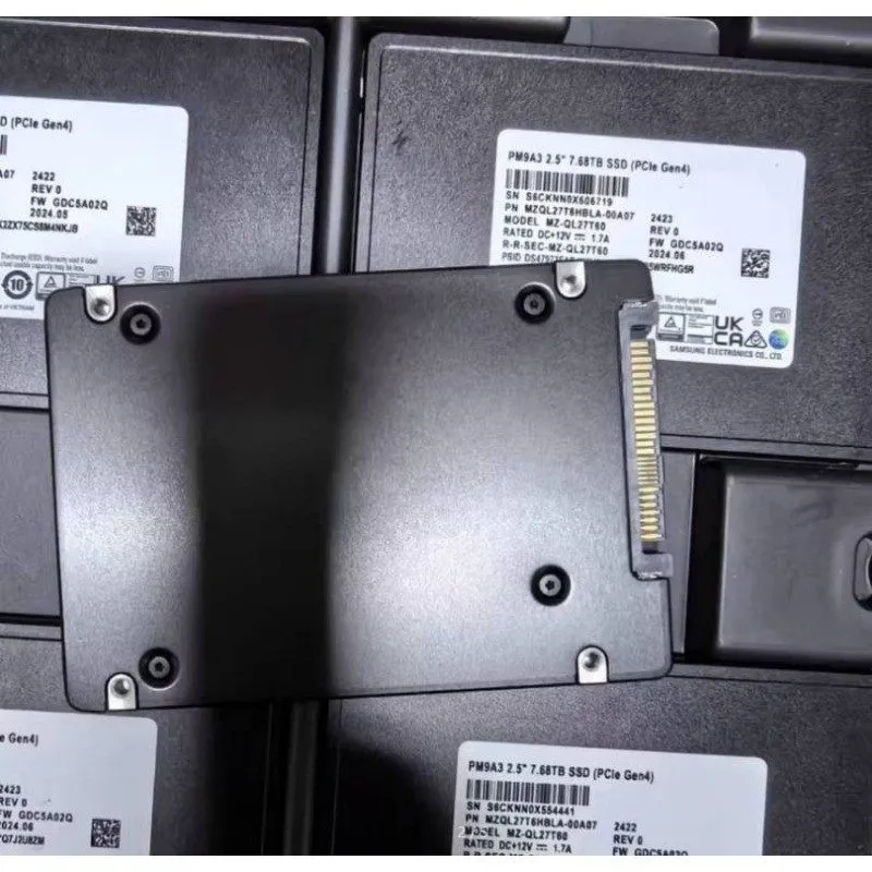 SSD-накопитель Samsung PM9A3 7.68TB SSD PCIE GEN4 U.2 NVME MZ-QL27T6HBLA-00A07