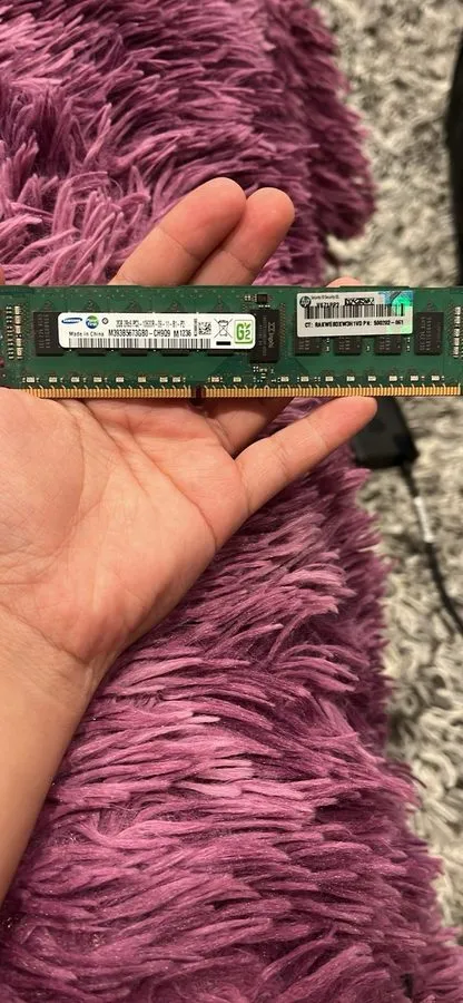 Модуль памяти Samsung PC3-10600R-09-11-B1-P2 Server Memory 2GB 2Rx8 — фото лота 1