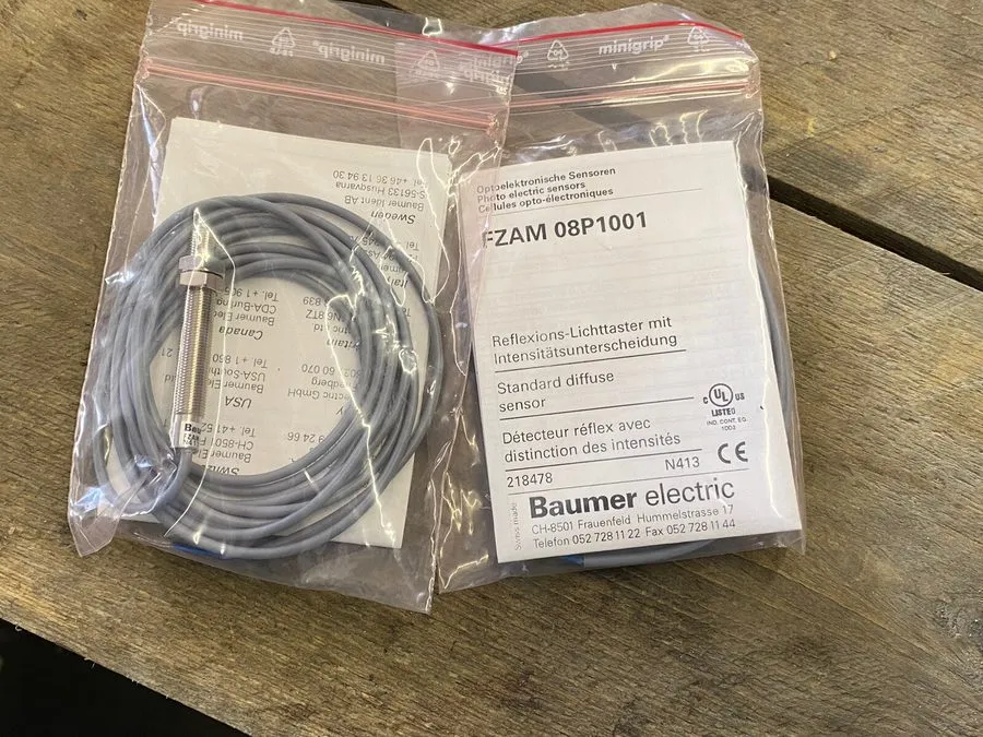 Датчик Baumer FZAM 08P1001 Retroreflective Sensor PNP M8 Miniature Sensor