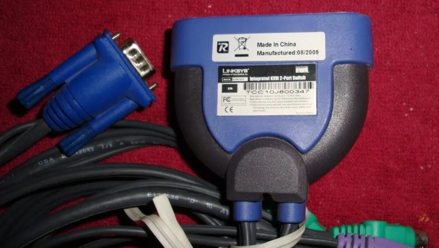 KVM-переключатель Linksys ProConnect (KVM2KIT) 2-Ports External KVM switch PS/2