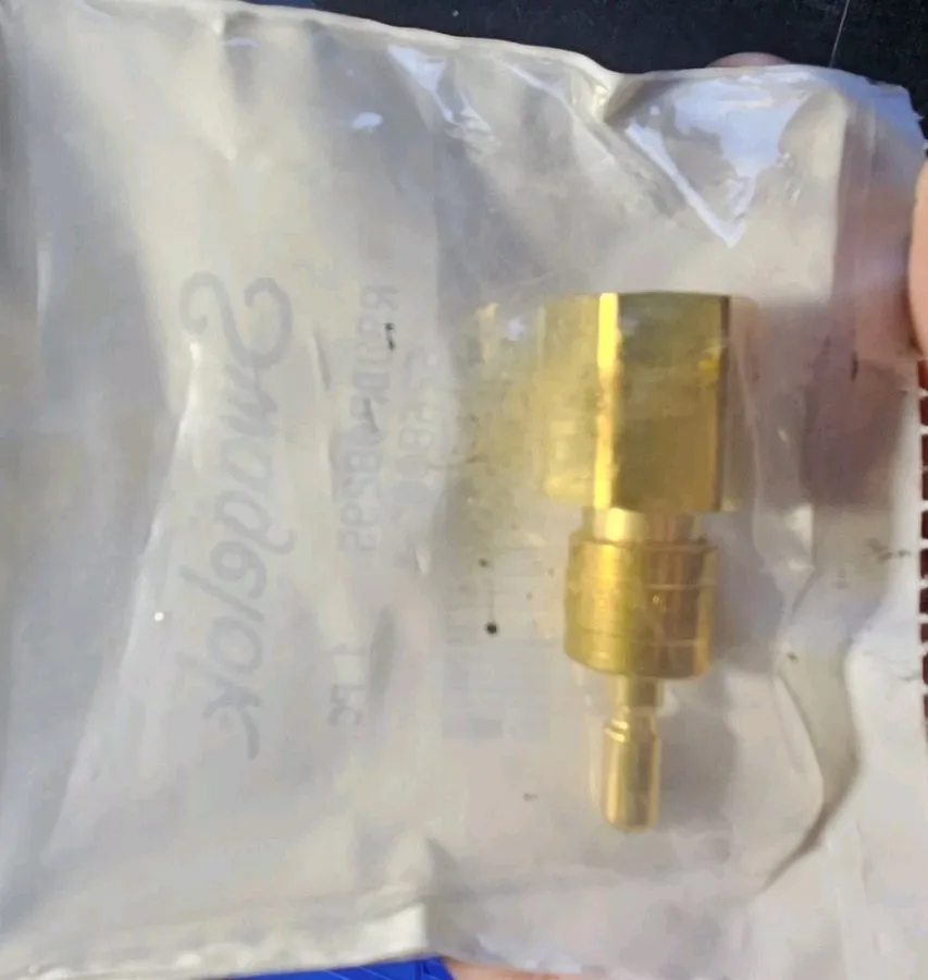 Клапан Swagelok B-QC4-S-4PF Quick Connect Stem without Valve FNSP — фото лота 1