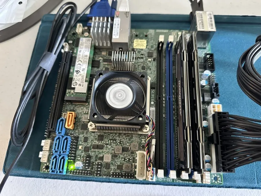 Материнская плата Supermicro X10SDV-4C-TLN2F motherboard Xeon D-1521 PCIe x16 10