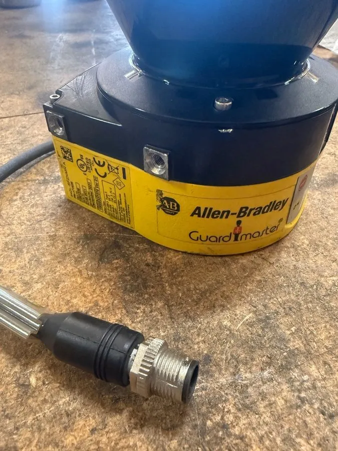 Сканер безопасности Allen-Bradley 442L-SFZNMN Guardmaster SafeZone Mini Safety L — фото лота 1