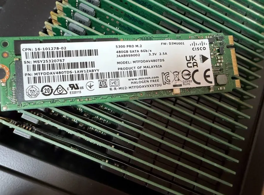 SSD-накопитель Micron Cisco 480G SATA M.2 5300PRO 2280 SSD 16-101278-02 MTFDDAV4 — фото лота 1