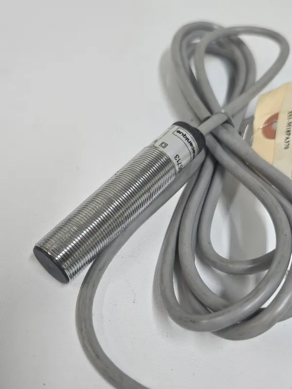 Датчик приближения Omron XS1-M18PA Inductive Proximity Sensor E2E Cylindrical Th — фото лота 2
