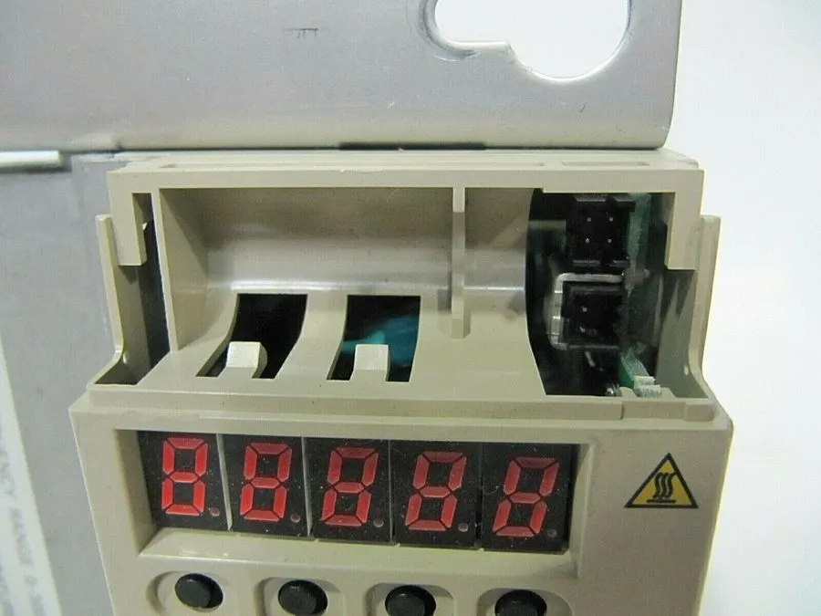 Сервопривод Yaskawa Electric 1.15kW Servopack AC Servo Drive 3Ph 230V SGDM-15ADA