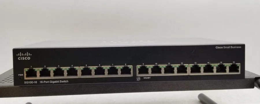 Коммутатор Cisco SG100-16 16 Port Unmanaged Gigabit Ethernet Switch Business Rac