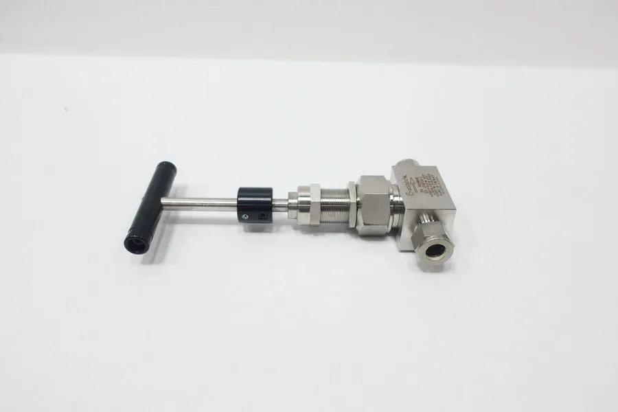 Клапан Swagelok SS-12NBS8-G Manual Stainless Needle Valve 1/2in 6000psi Tube