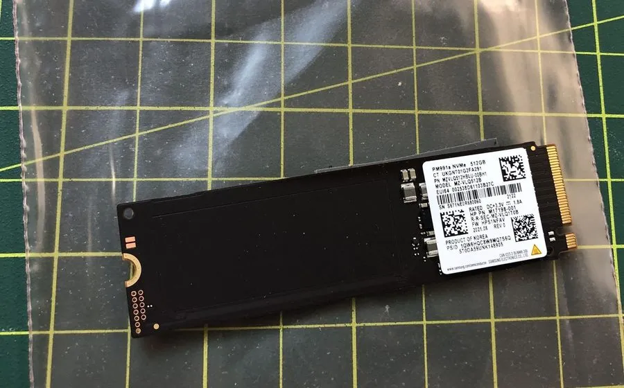 SSD-накопитель Samsung PM991a 512GB NVMe M.2 SSD MZVLQ512HBLU-00BH1 MZ-VLQ512B