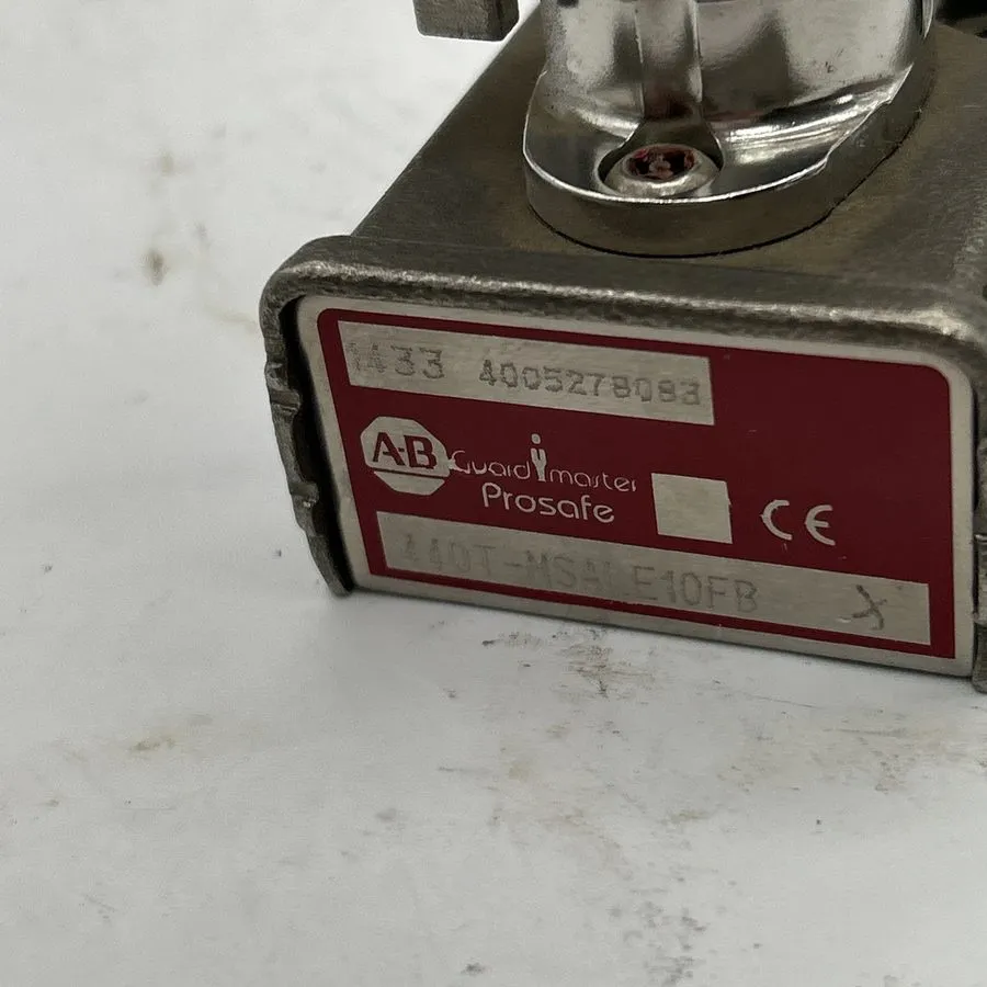 Реле безопасности Allen Bradley 440T-MSALE10FB Guardmaster Trapped Key Interlock — фото лота 1