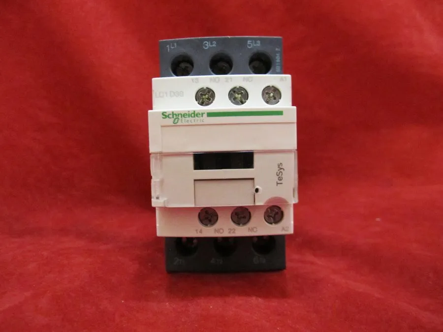 Контактор LC1D38B7 Schneider Electric 38A 3-Pole TeSys D Motor Contactor 24V AC 