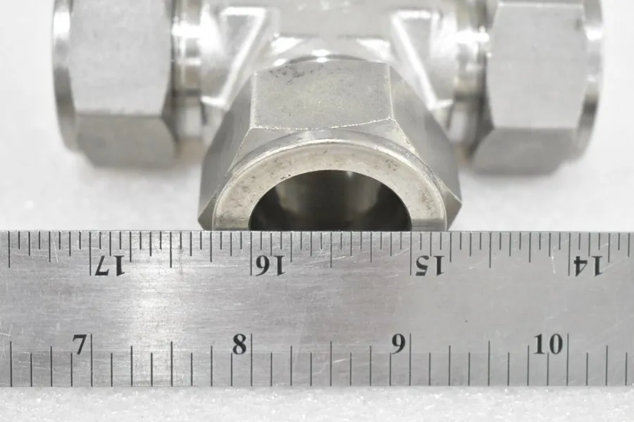 Фитинг SWAGELOK SS TUBE FITTING, UNION TEE, 1 1/4 IN. TUBE OD (1" ID) SS-2000-3