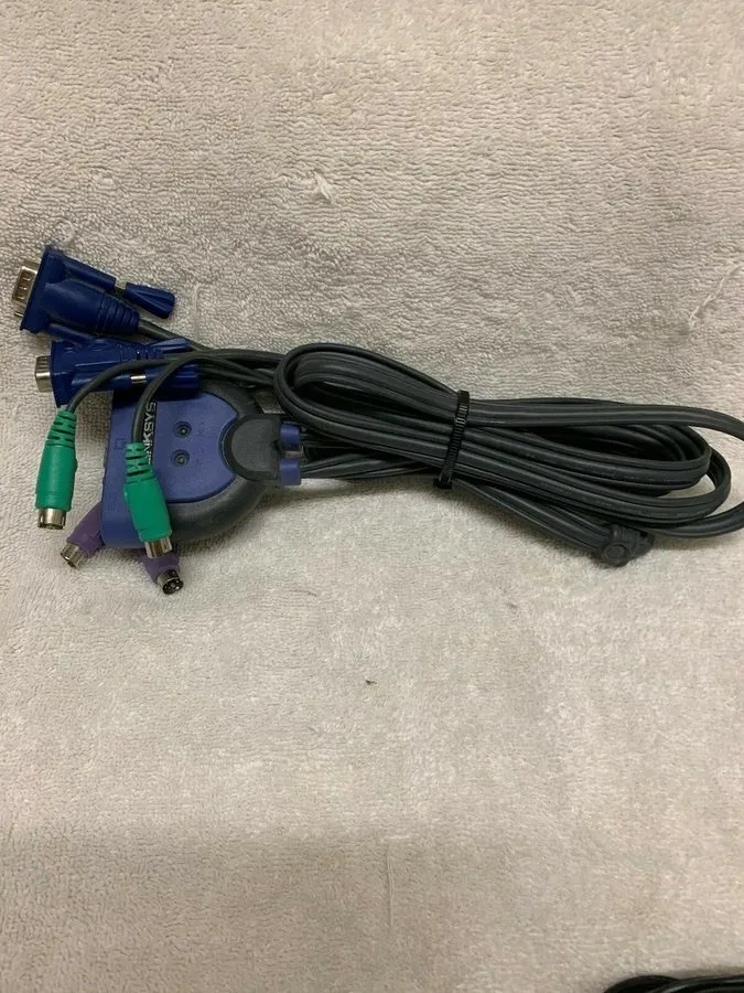 KVM-переключатель Linksys ProConnect (KVM2KIT) 2-Ports External KVM switch PS/2