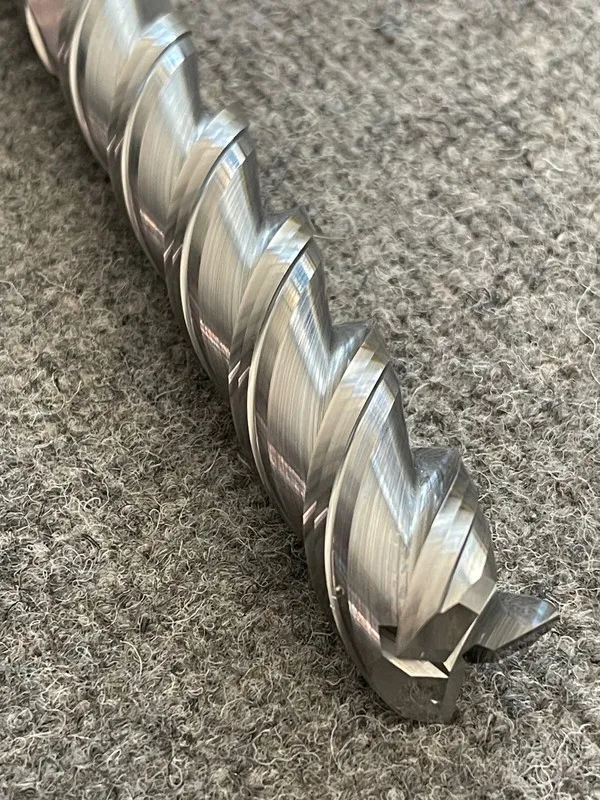 Режущий инструмент 1" Extra Long 5.5" LOC 3 Flute Carbide Endmill 8" OAL R0.015 — фото лота 2
