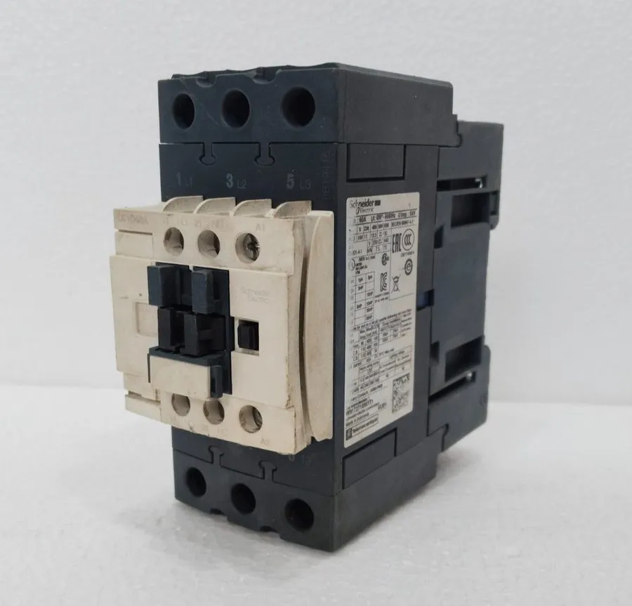 Контактор Schneider Electric TeSys D LC1D40A Contactor 40A 3P 110V AC Coil