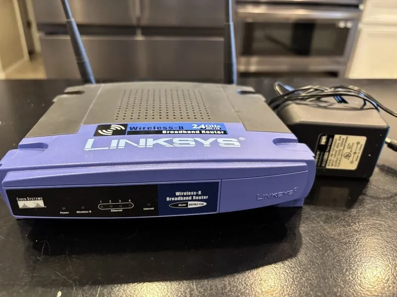Маршрутизатор Linksys BEFW11S4 11 Mbps 4-Port 10/100 Wireless B Router