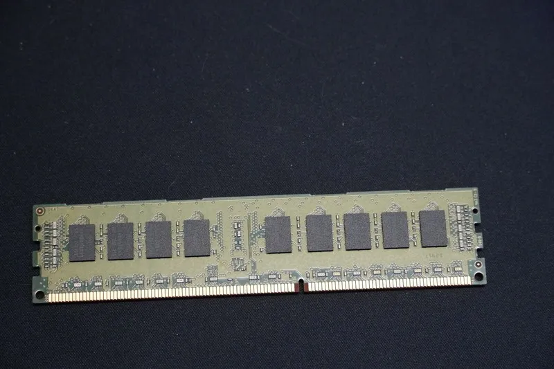 Модуль памяти M393B5273DH0-YH9 Samsung 4GB 2RX8 PC3L-10600R DDR3 ECC RDIMM RAM
