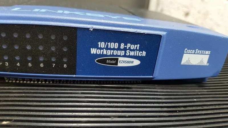 Коммутатор Linksys EtherFast 10/100 8-Port Workgroup Switch Model EZXS88W