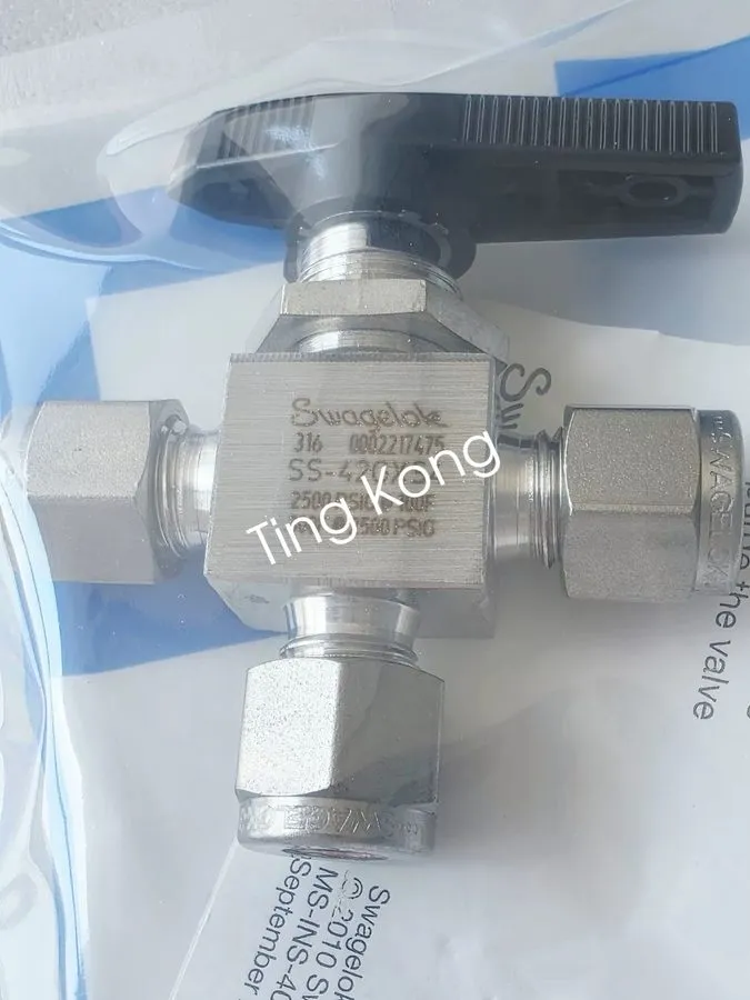 Клапан Swagelok SS-42GXS4 3 way ball valve 1/4 in tube fitting