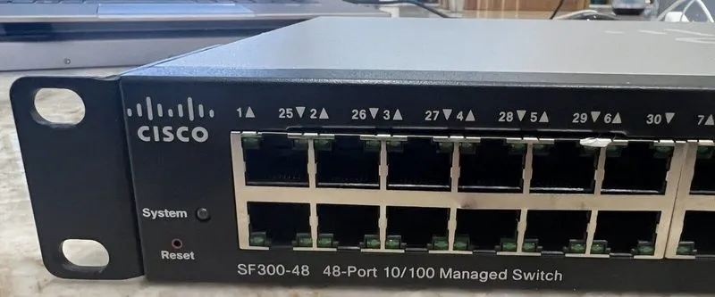 Коммутатор Cisco SF300-48 SRW248G4 K9 V02 48 Port Managed Switch — фото лота 2