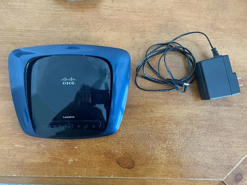 Маршрутизатор Linksys WRT400N 300 Mbps 4-Port 10/100 Wireless N Router