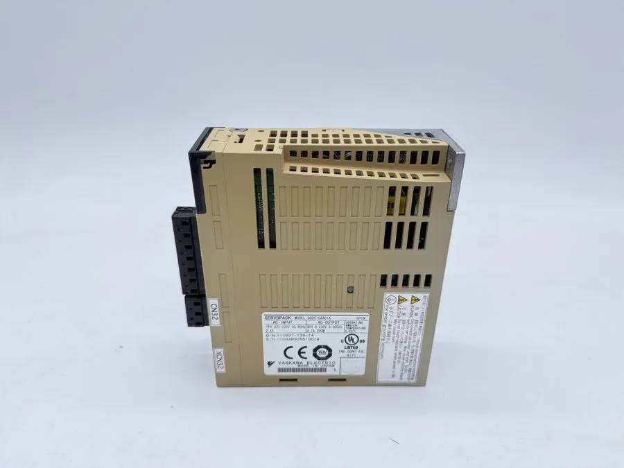 Сервопривод Yaskawa SGDS-02A01A SERVOPACK Servo Drive 200W 200V
