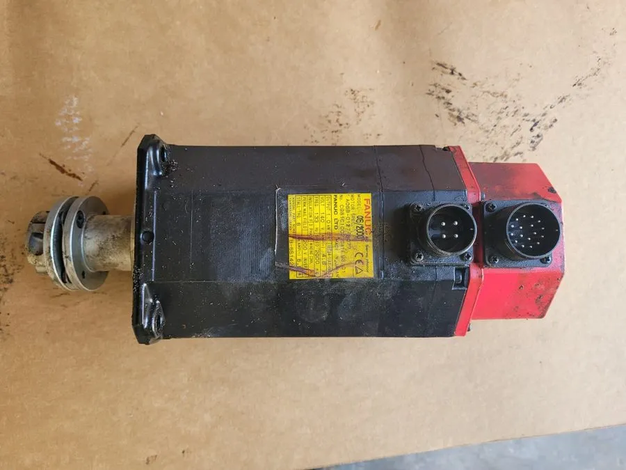 Серводвигатель FANUC α6/2000 AC Servo Motor 140V 1.0kW 2000RPM A06B-0127-B077