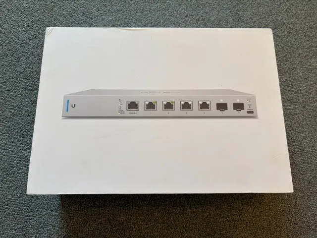 Коммутатор Ubiquiti UniFi XG POE 6-Port 10GbE Switch US-XG-6POE
