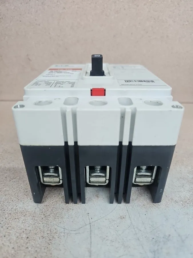 Автоматический выключатель EATON Cutler Hammer FD3030 30 Amp 600 VAC 3 Pole Circ — фото лота 1