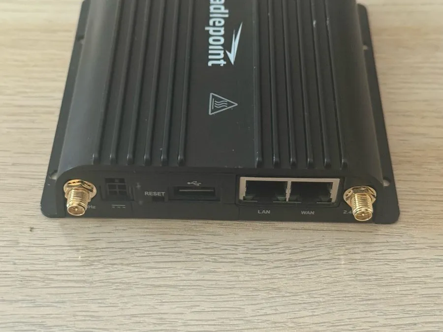 Маршрутизатор Cradlepoint IBR900-600M Mobile Router Unit LAN Router