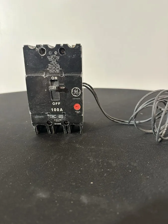 Автоматический выключатель General Electric E11592 3-Pole Circuit Breaker 100A 2
