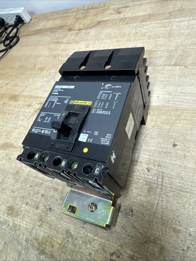 Автоматический выключатель Square D Circuit Breaker FH36060 60A 3 Pole 25kA @ 48