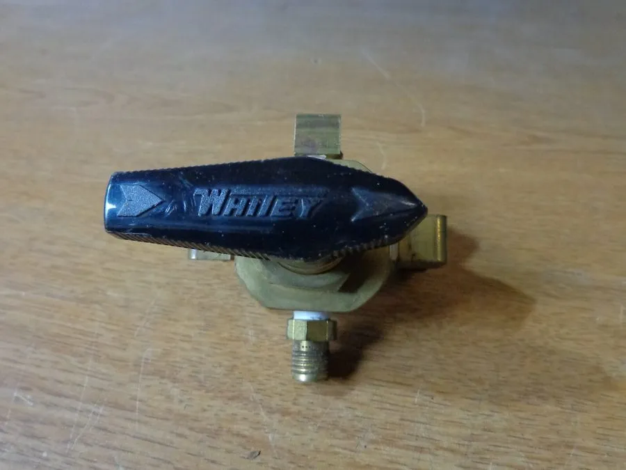 Клапан Swagelok Whitey B-43YF2 Brass 4-Way Ball Valve