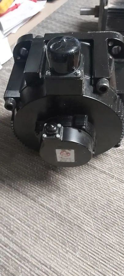 Серводвигатель Yaskawa Electric AC Servo Motor 000188204-10 SGMGV-20DDL6F