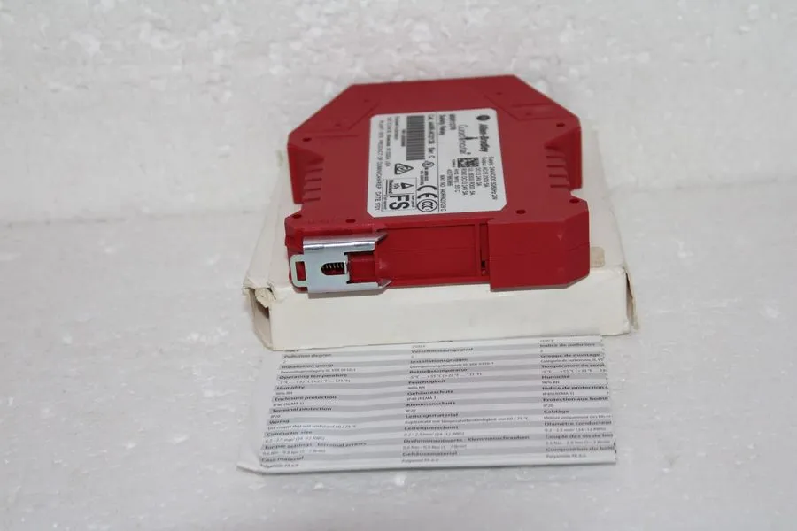 Реле безопасности Allen Bradley 440R-N23129 Safety Relay, MSR127RP, 24V AC/DC