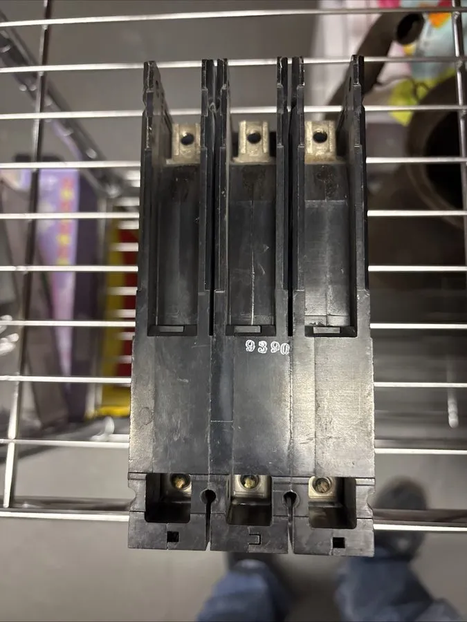 Автоматический выключатель SIEMENS SENTRON SERIES 15 AMP CIRCUIT BREAKER 3P 480 