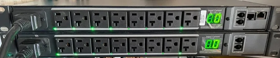 Блок розеток PDU ServerTech CW-8H1A113 Switched Rack PDU 8-Out 120V 16A Remote M — фото лота 1